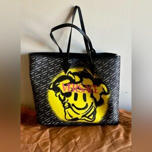 🌞Versace Graffiti Smiley Tote + Matching Pouch🌞